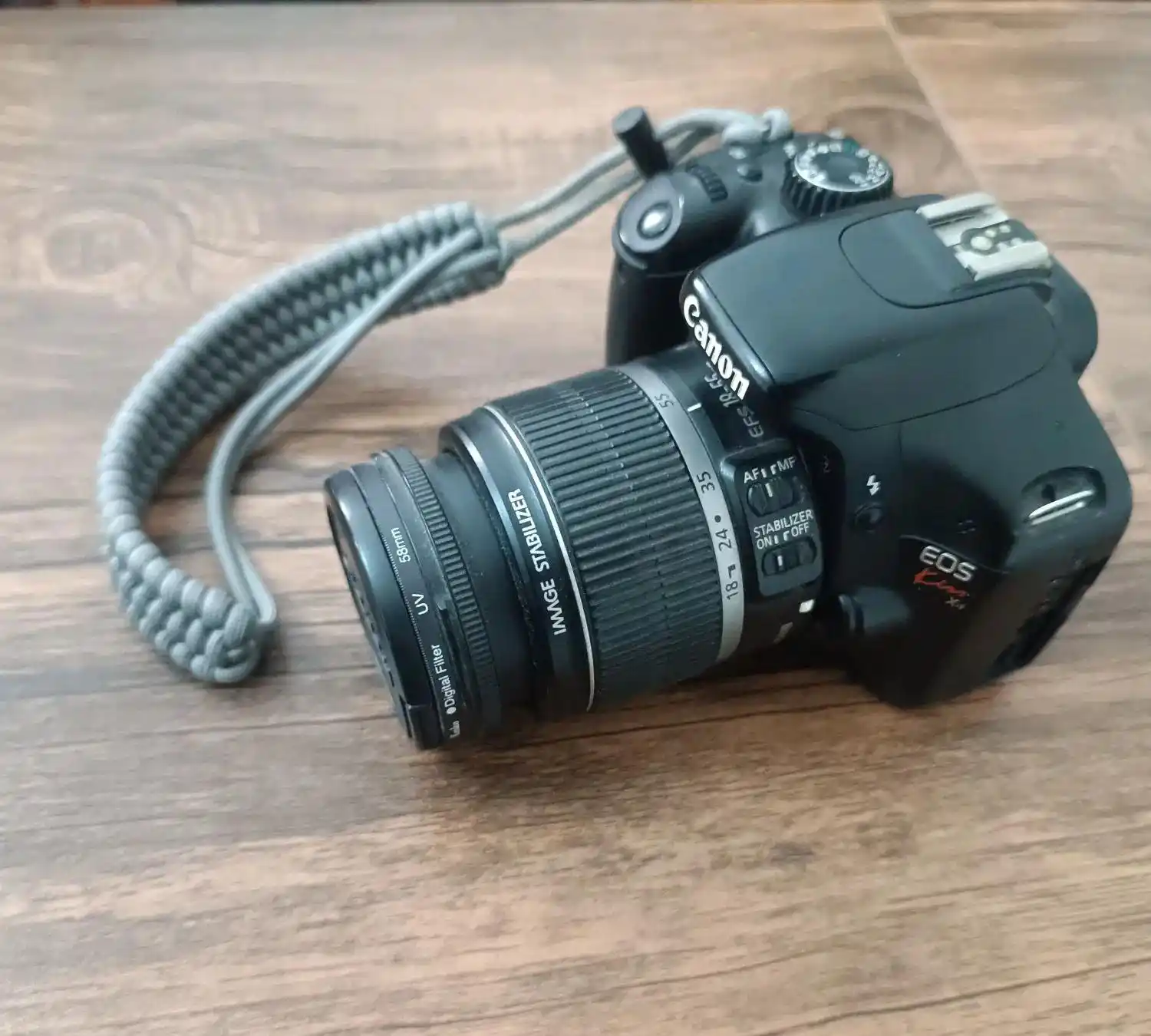 دوربین عکاسی و فیلم برداری کنون550D دست دو