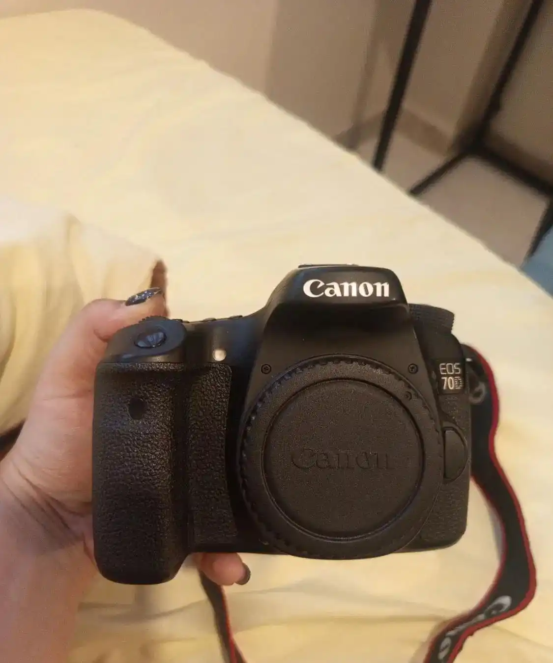 دوربین کنون EOS 70D دست دو