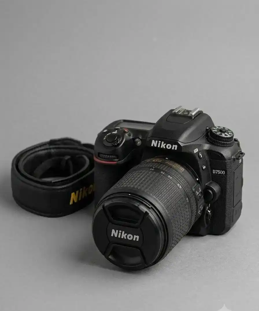 دوربین نیکون D7500 دست دو