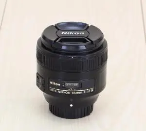 لنز حرفه ای نیکون85 میلیمترf1.8 دست دوم