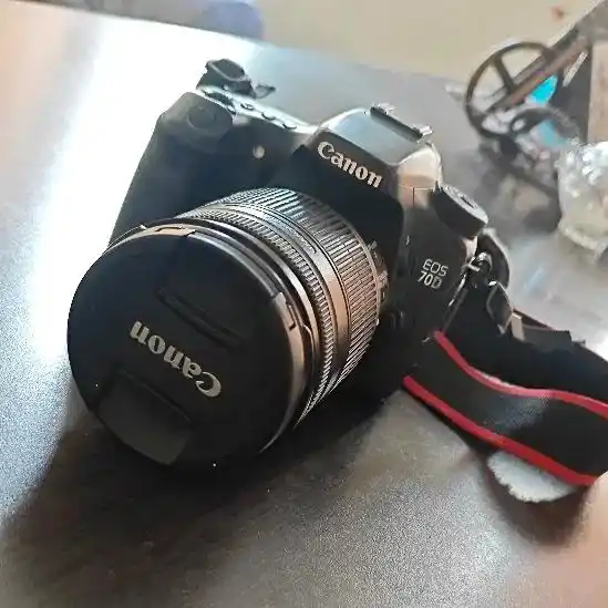 دوربین 70d canon + لنز 18.200 دست دو