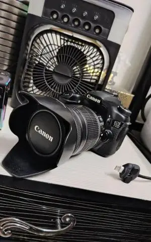 دوربین 70d canon + لنز 18.200 دست دوم