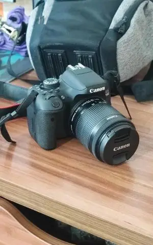 دوربین کنون canon 750D با لنز ۱۸-۵۵ دست دوم
