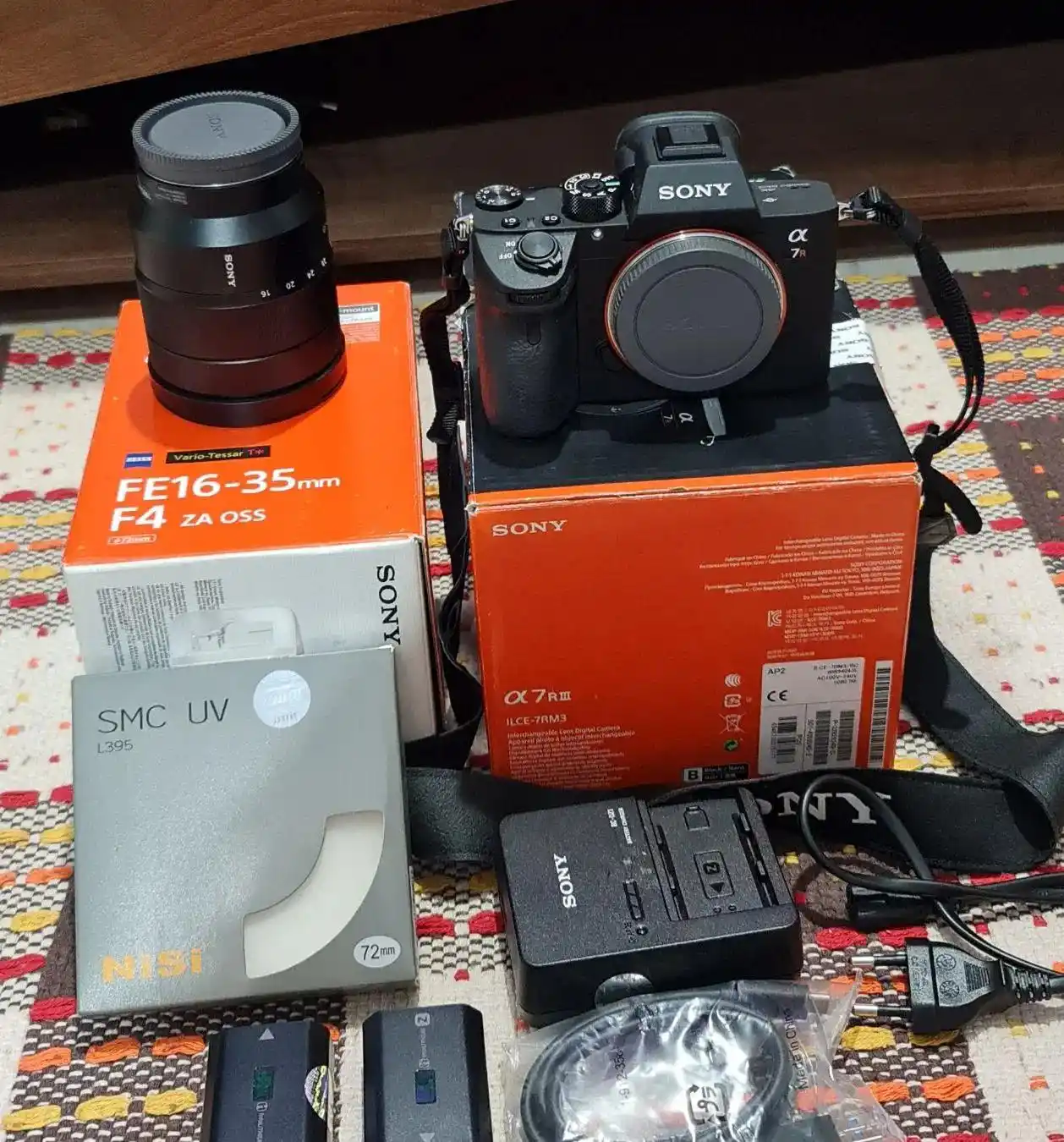 دوربین عکاسی  بدون آیینه سونی sony a7R iii و لنز دست دو