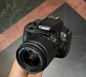 دوربین نیمه حرفه‌ای کانن کارکرده  | Canon 200D+18-55mm   (شات 7k) دست دوم