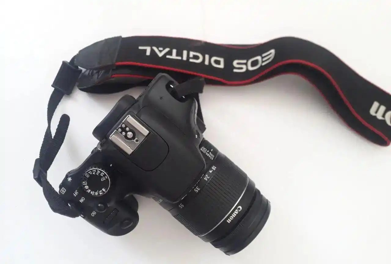 دوربین canon 550D دست دو
