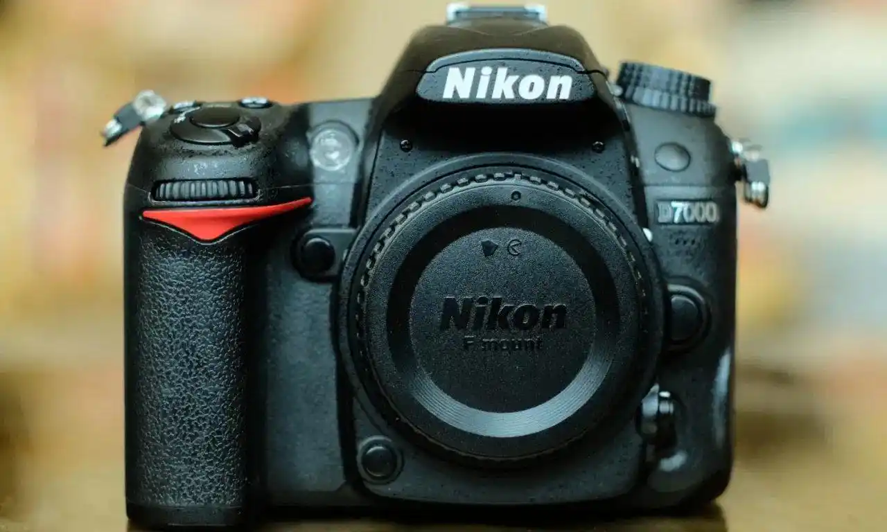 دوربین Nikon D7000 دست دو