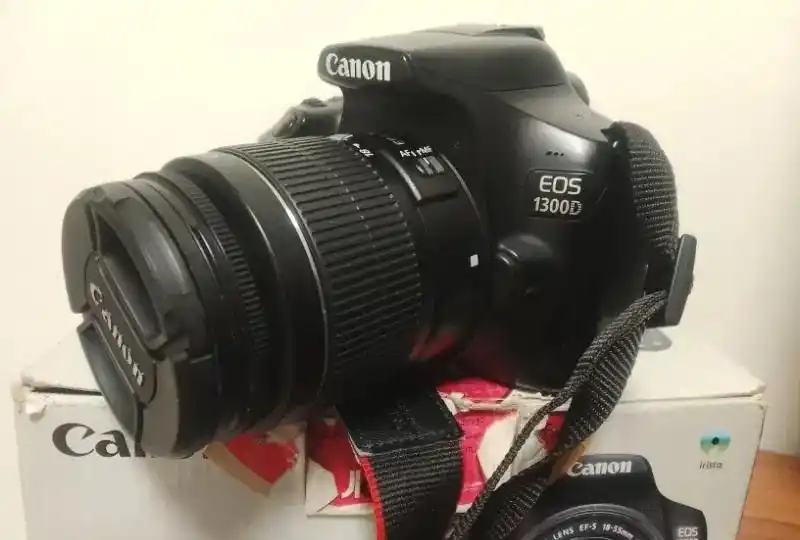 دوربین Canon 1300D با لنز 55-18 و رینگ معکوس دست دو