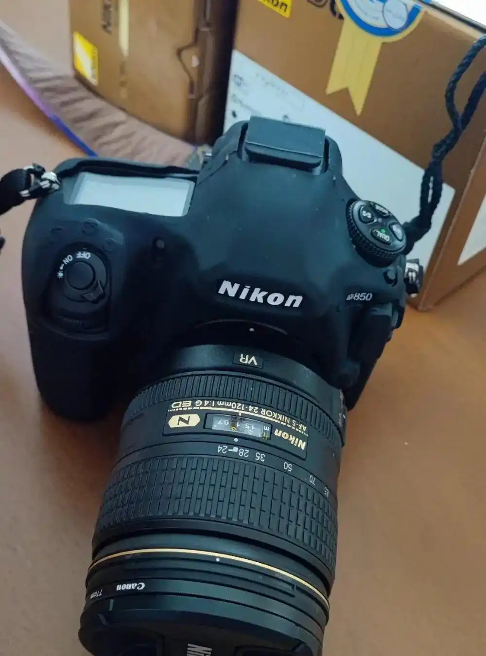 دوربین Nikon D850 دست دو