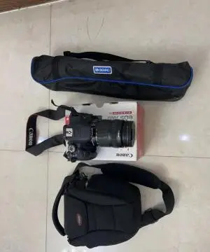 دوربین700d کنون canon با دو لنز و وسایل در حد نو دست دوم
