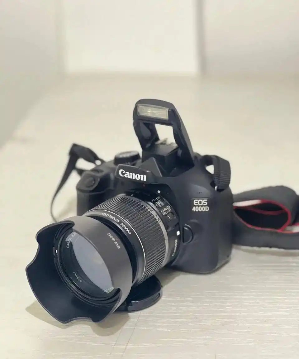 دوربین عکاسی کنون 4000D دست دو