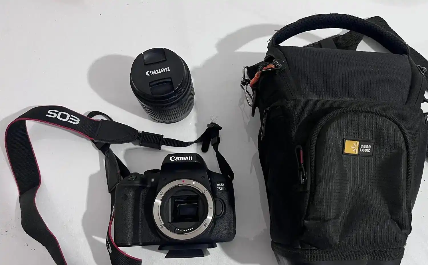دوربین EOS 750D دست دو
